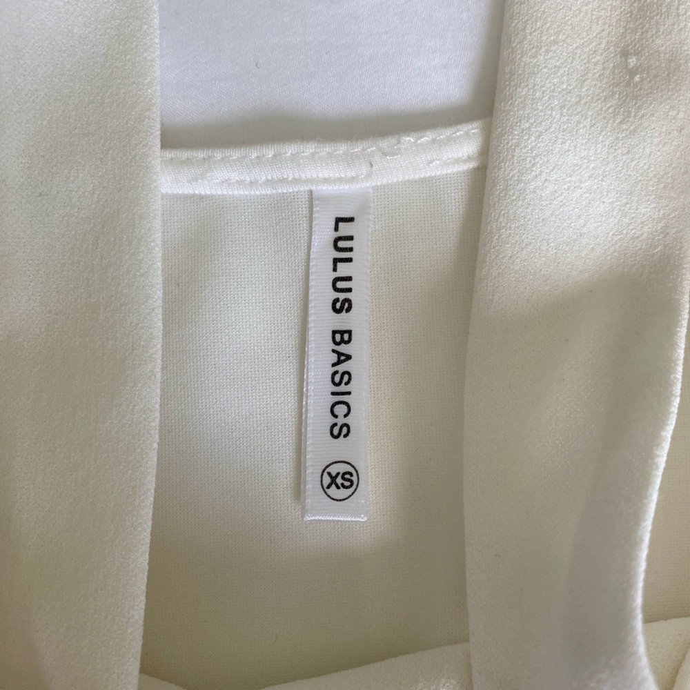 Lulu’s basic white bodysuit - Picture 2 of 4
